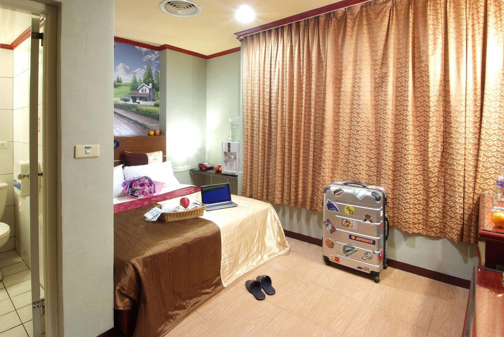 Golden Swallow Hotel Hsinchu Extérieur photo