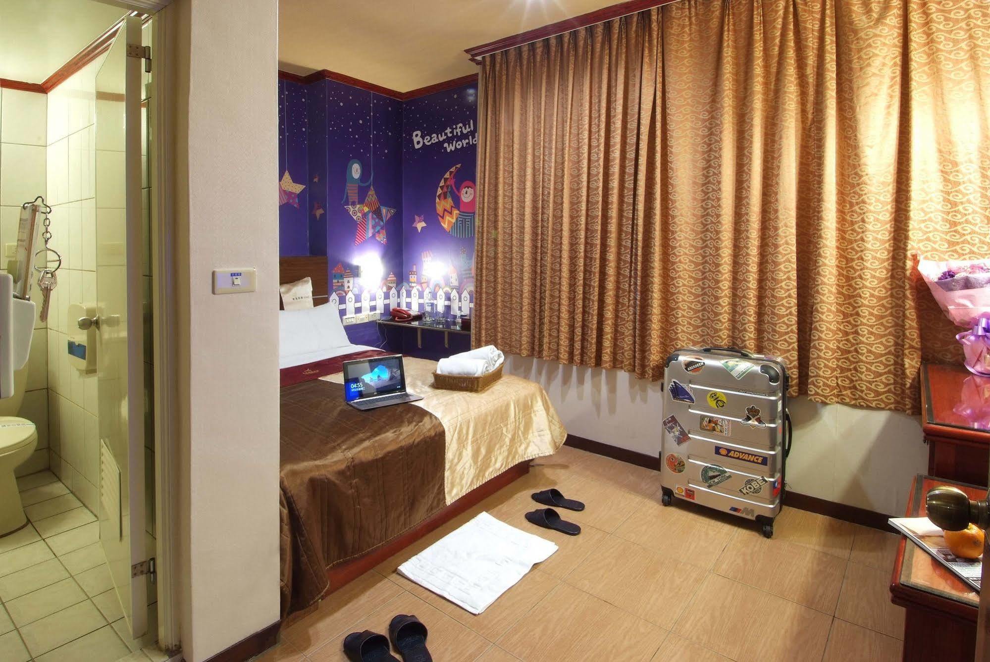 Golden Swallow Hotel Hsinchu Extérieur photo