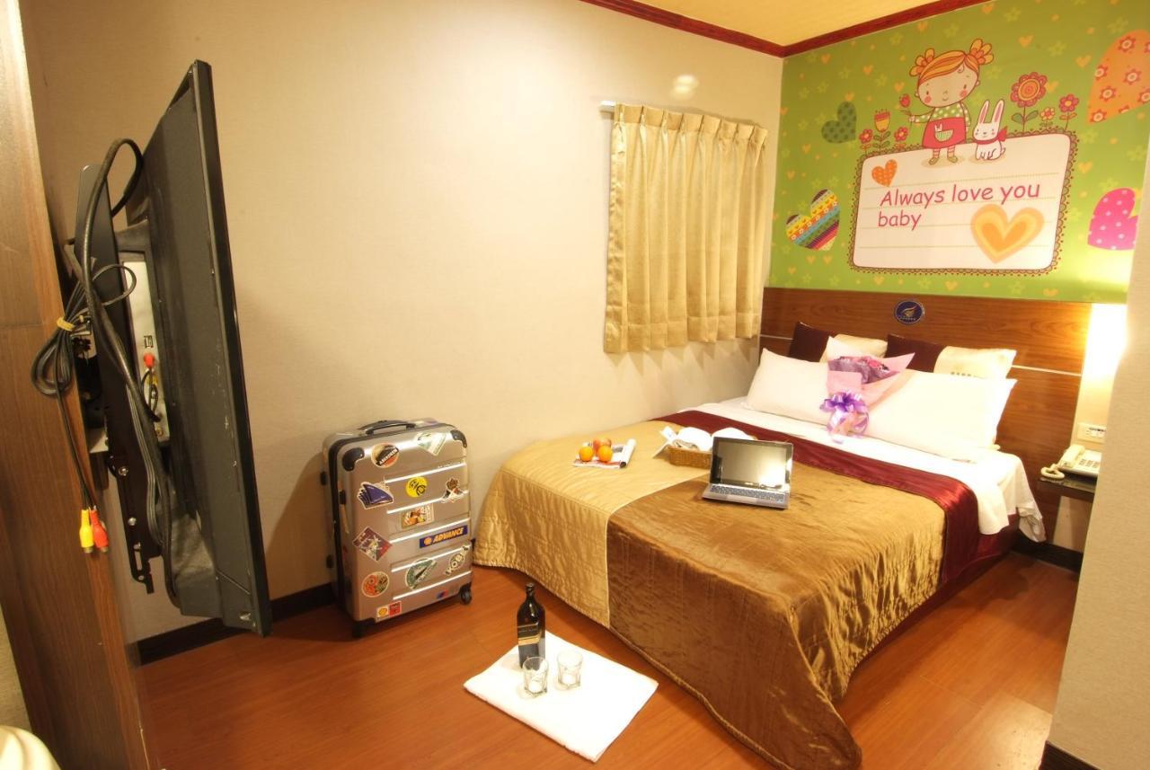 Golden Swallow Hotel Hsinchu Extérieur photo